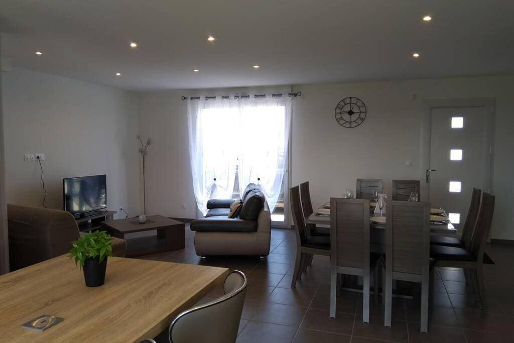 Foto 6 von 32: Three-Bedroom House