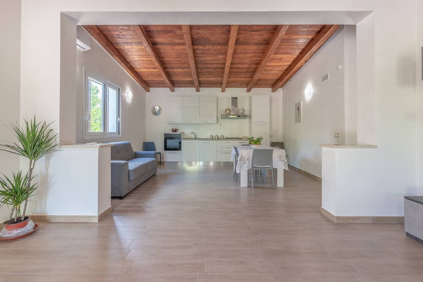 Foto 9 von 33: Villa Lorenzo mit privatem Garten, Whirlpool und WLAN