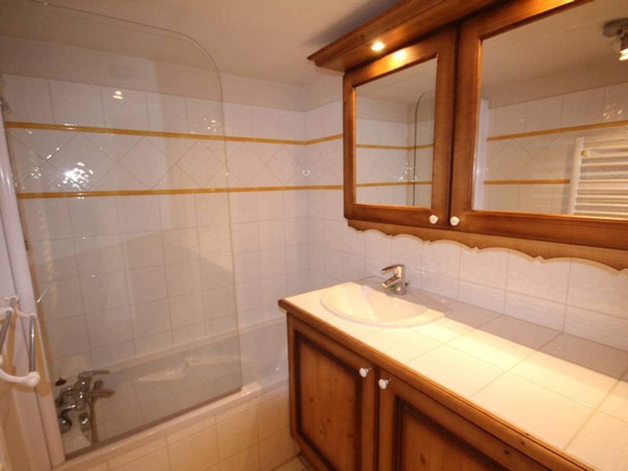 Foto 3 von 18: Schöne 3-Zimmer, 2-Bäder Wohnung - Pool & Garage