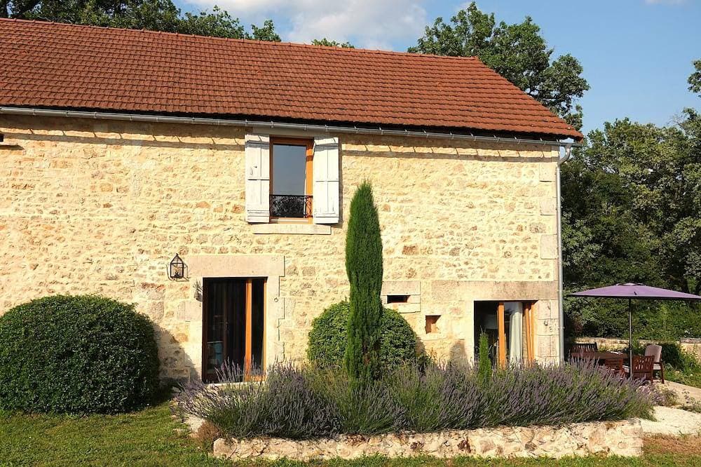 Luxury and cozy vacation home for 6 people on a quiet estate. 1