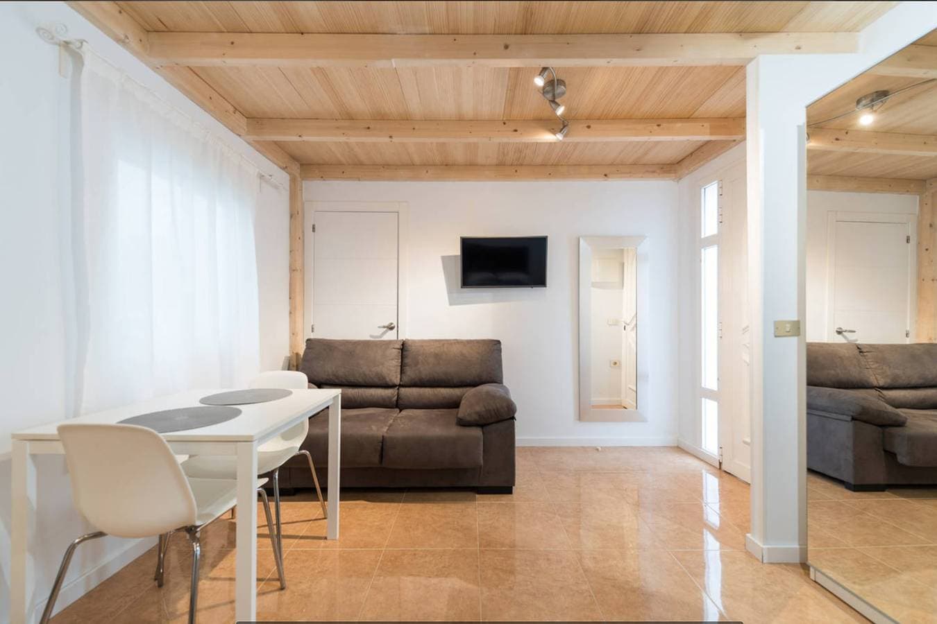 Foto 5 von 12: Renovated Apartment in town