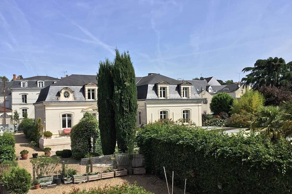 5-star villa with a large pool, hot tub, and sauna in the Loire Valley 1