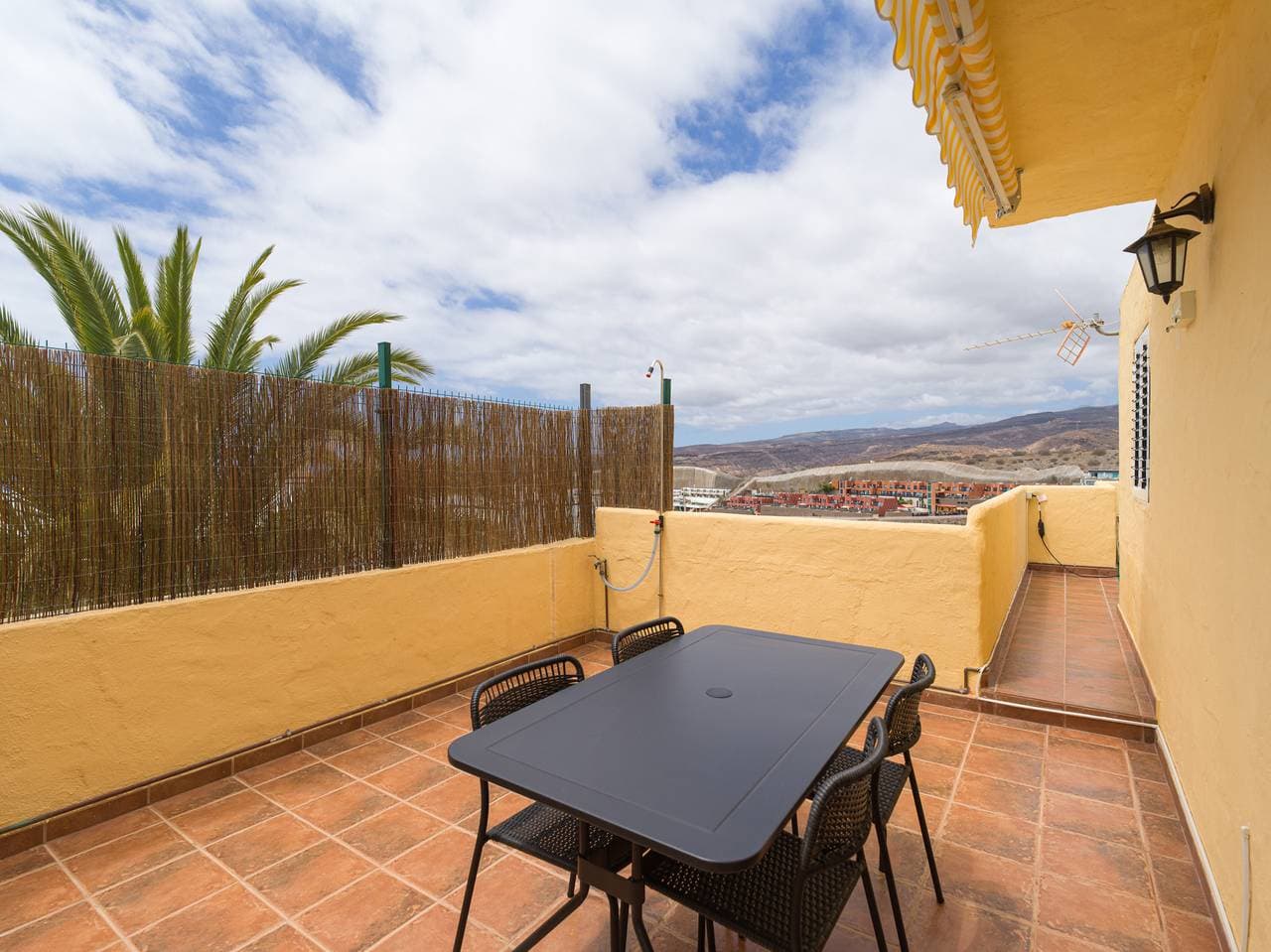 Foto 12 von 37: Private Solarium Home -  Terrace & Beach Views