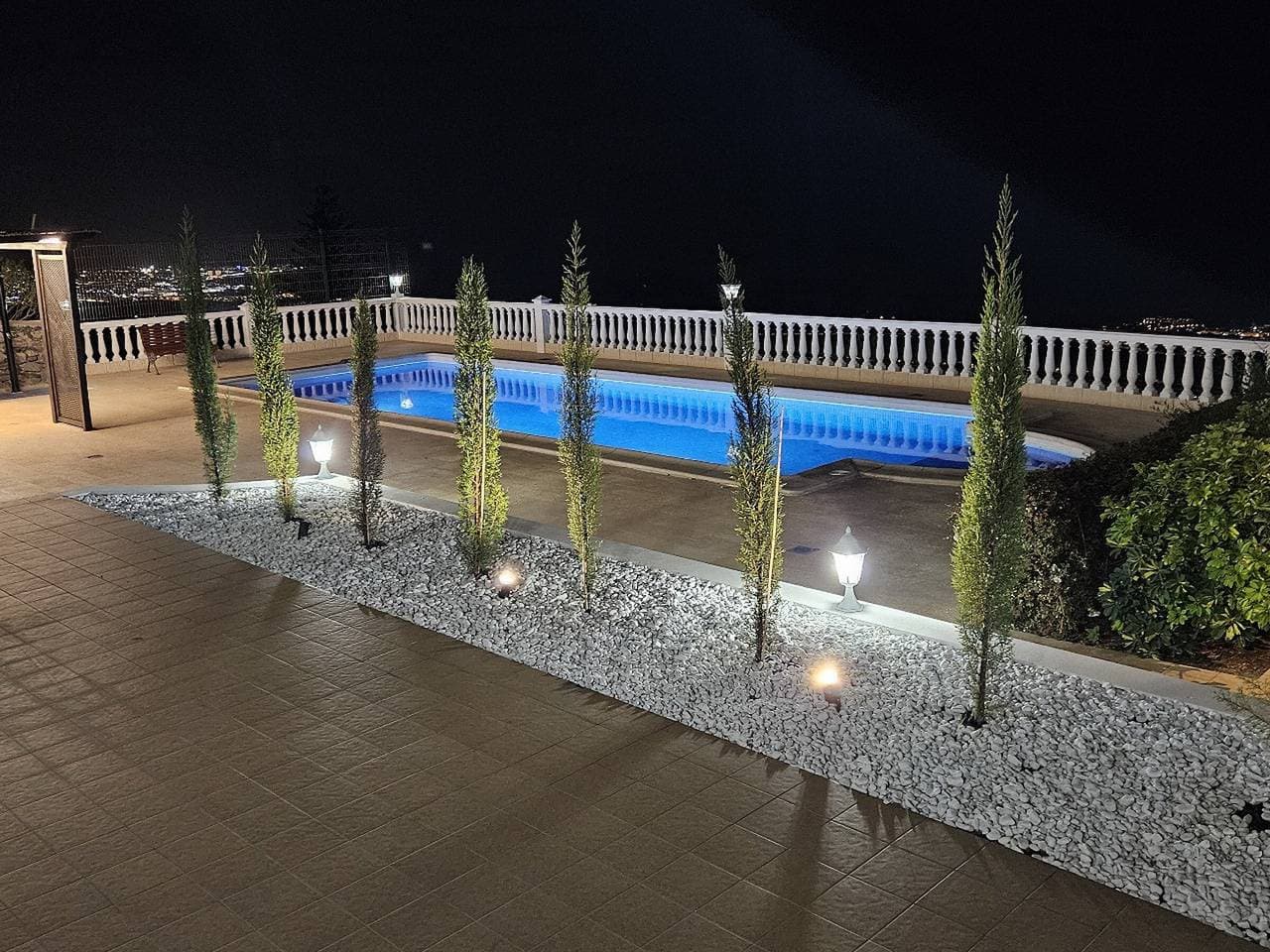 Villa 4-bedroom with cool sea views 1