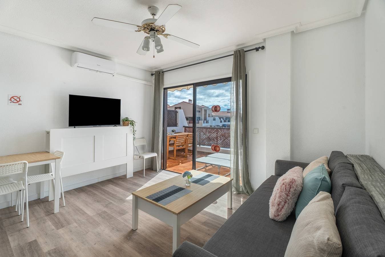 Foto 4 von 28: Ferienwohnung 'Oasis Del Sur' mit Meerblick, WLAN und Klimaanlage