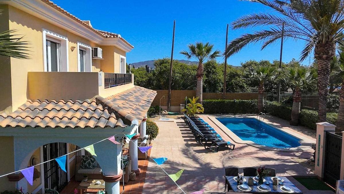 Foto 2 von 5: Villa with Private Pool