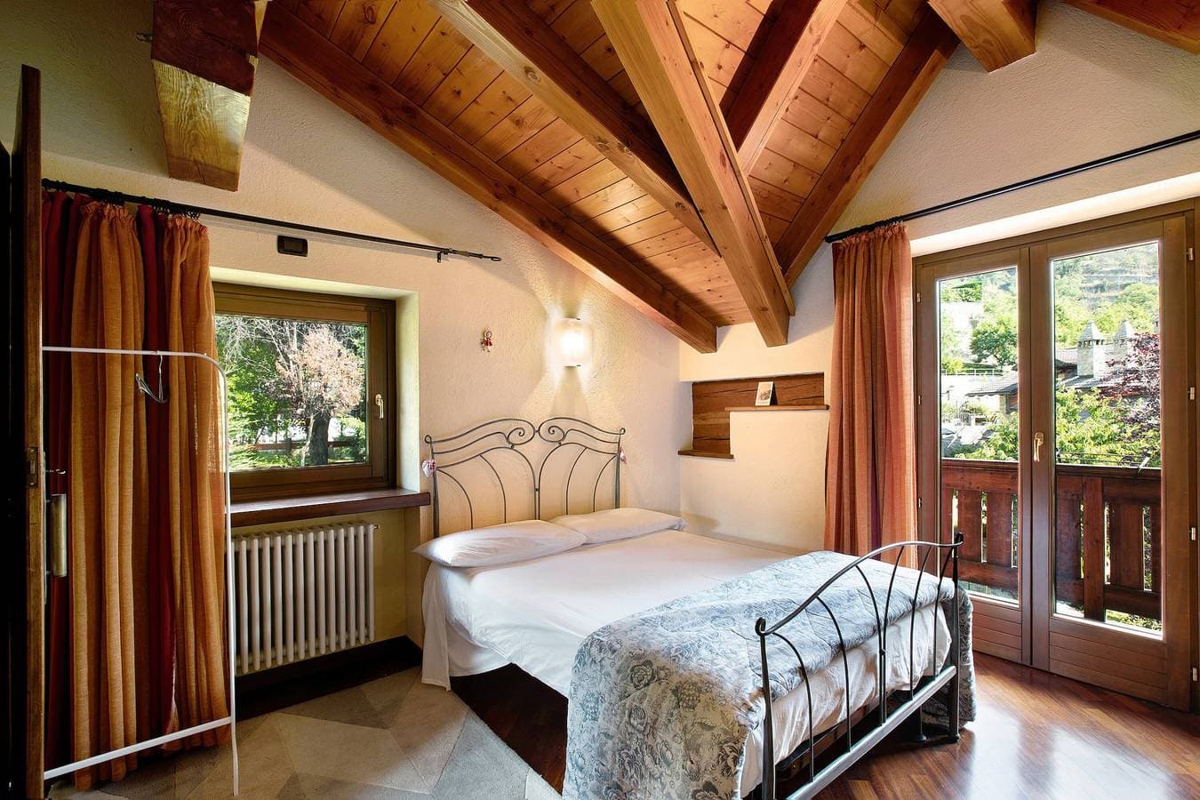 Foto 3 von 18: Ferienwohnung 'Pelòt-de La Masse' mit Bergblick, Privatem Garten und WLAN