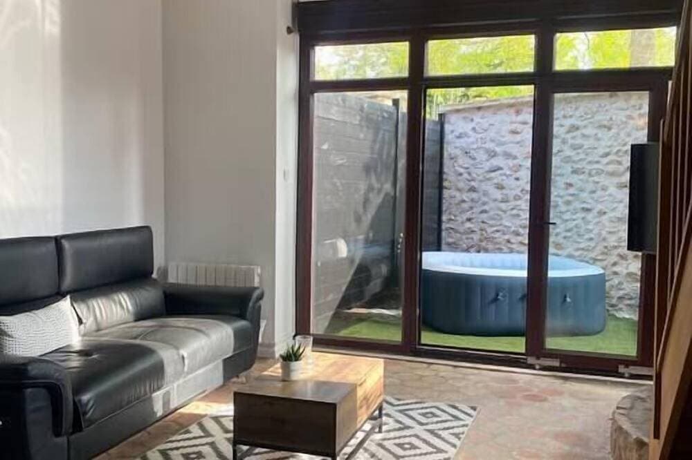 Foto 12 von 30: Studio Duplex Avec spa et Cour Privée