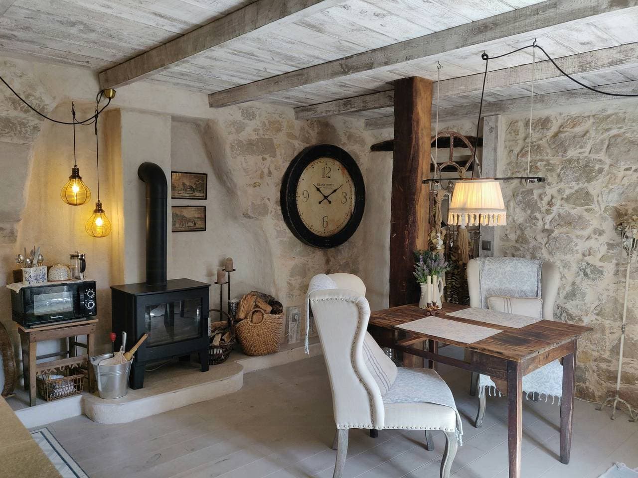 Foto 6 von 23: Romantische Wohnung in historischem Haus in der Provence