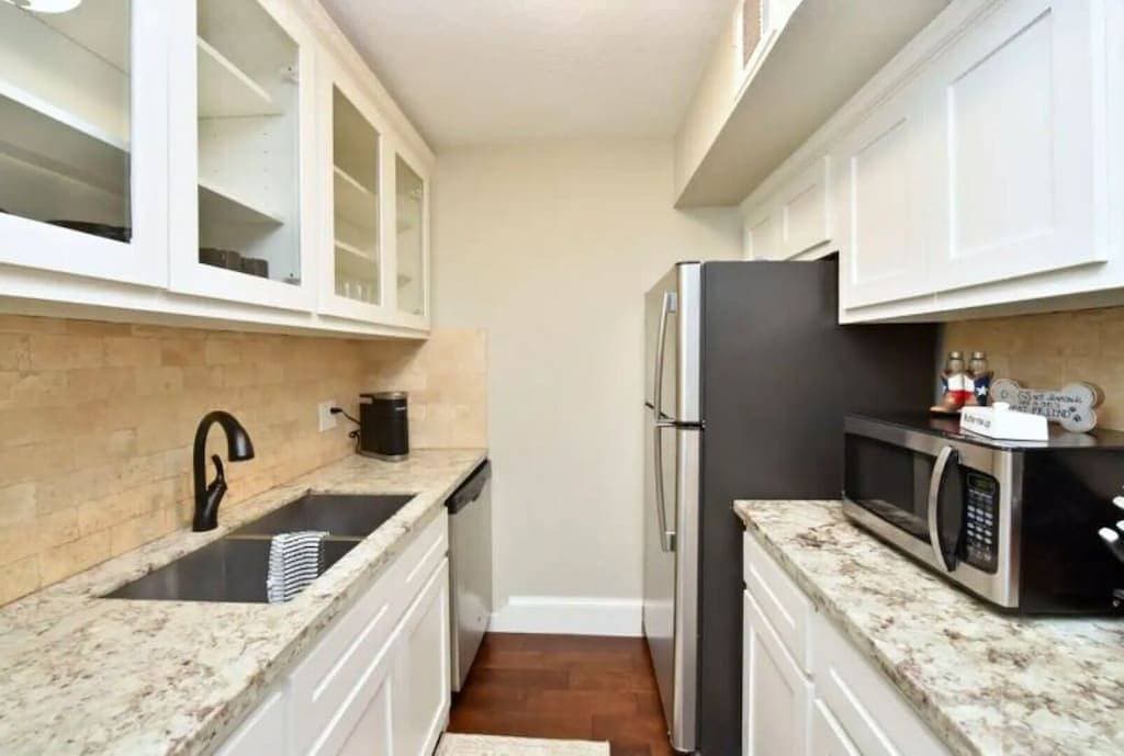 Foto 7 von 21: Private Condo Near Downtown