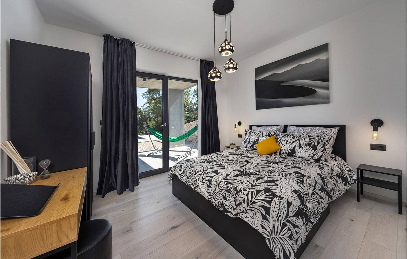 Foto 3 von 25: Geräumiges Apartment mit 1 Schlafzimmer, Pool, WLAN und Parkplatz in der Nähe des Zentrums von Raša
