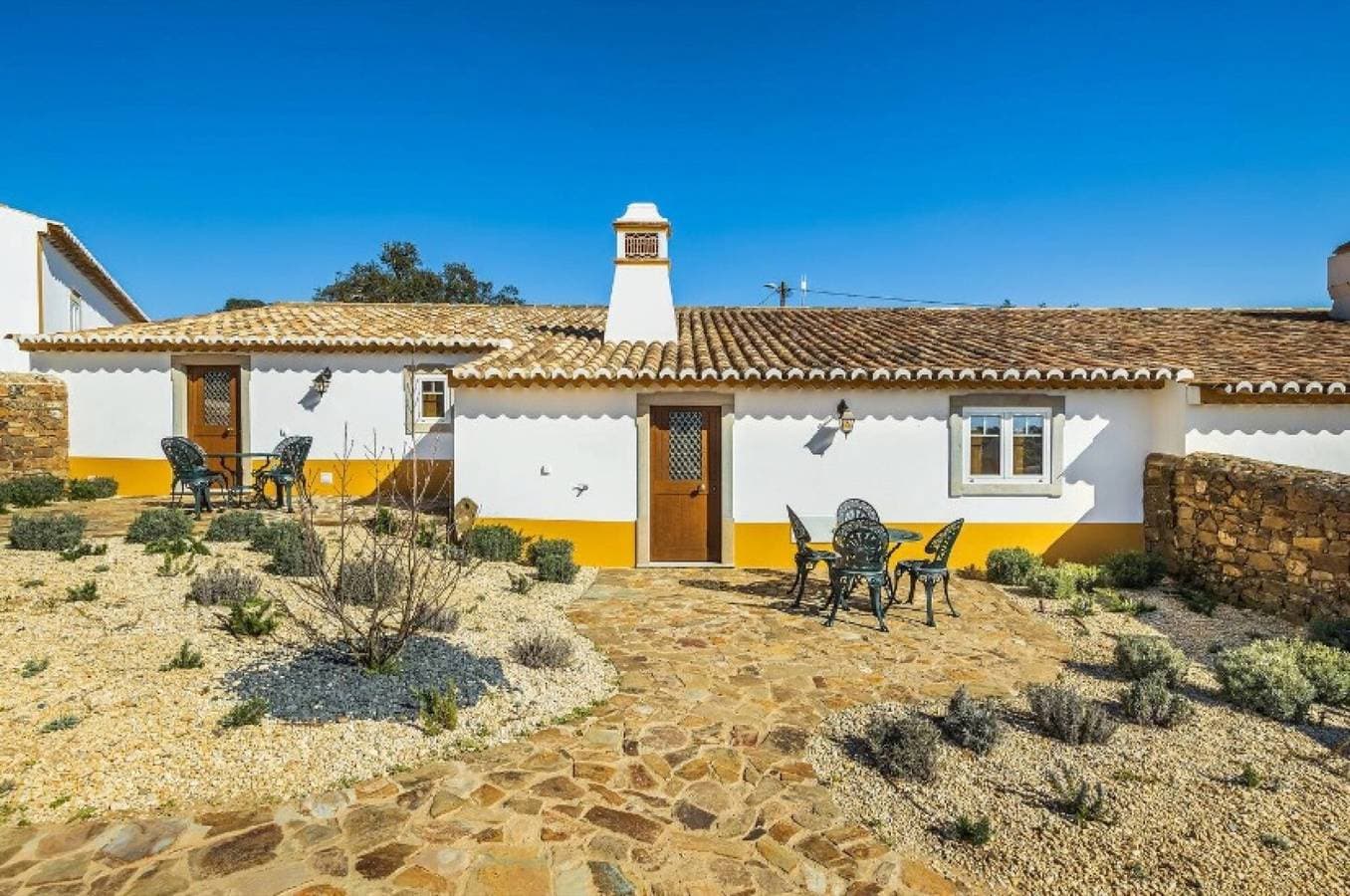 Foto 4 von 37: Ferienhaus 'Casa Do Forno - Vale Luís Neto' mit Bergblick, WLAN & Klimaanlage