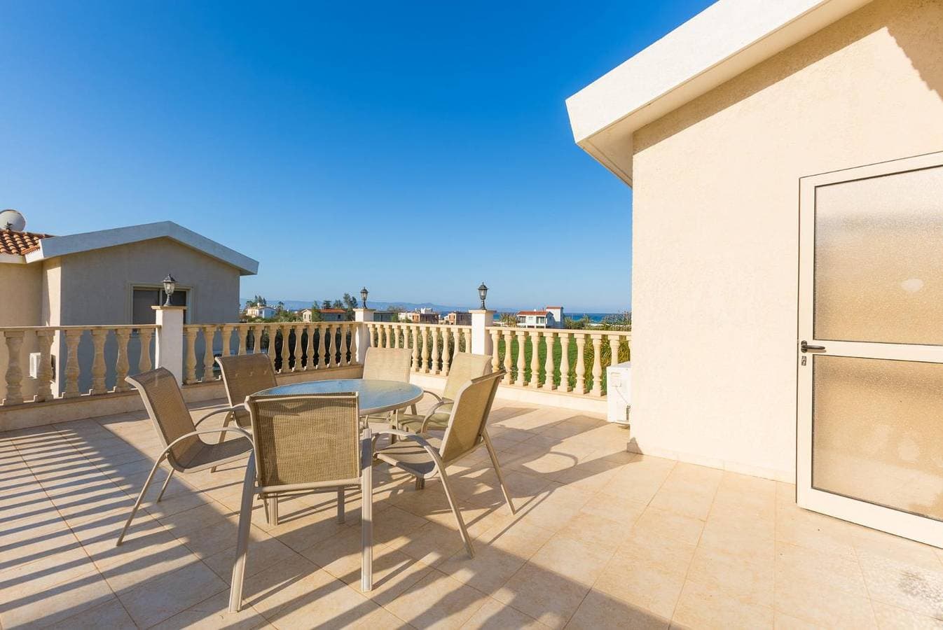 Foto 2 von 33: Villa für 9 Personen mit Terrasse