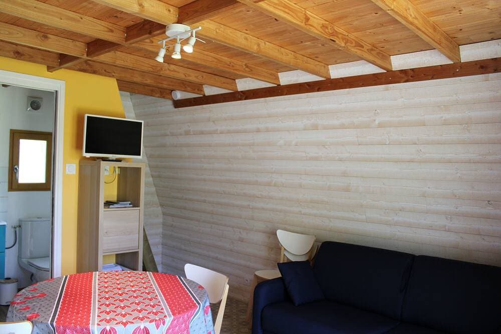 Foto 7 von 15: 2**Lodge Bois Confort 5 minutes from the beach and 10 minutes from Pointe du Hoc