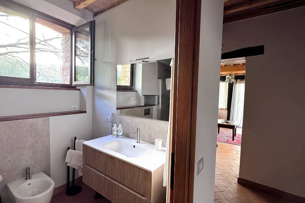 Foto 4 von 27: Leccino Honey Moon Haus mit Pool und Jacuzzi, AC, WIFI Bio-Küche Garten
