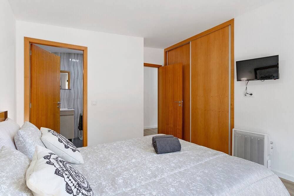 Foto 7 von 26: Ferienhaus 'Casa Das Camélias' mit Seeblick, WLAN und Klimaanlage