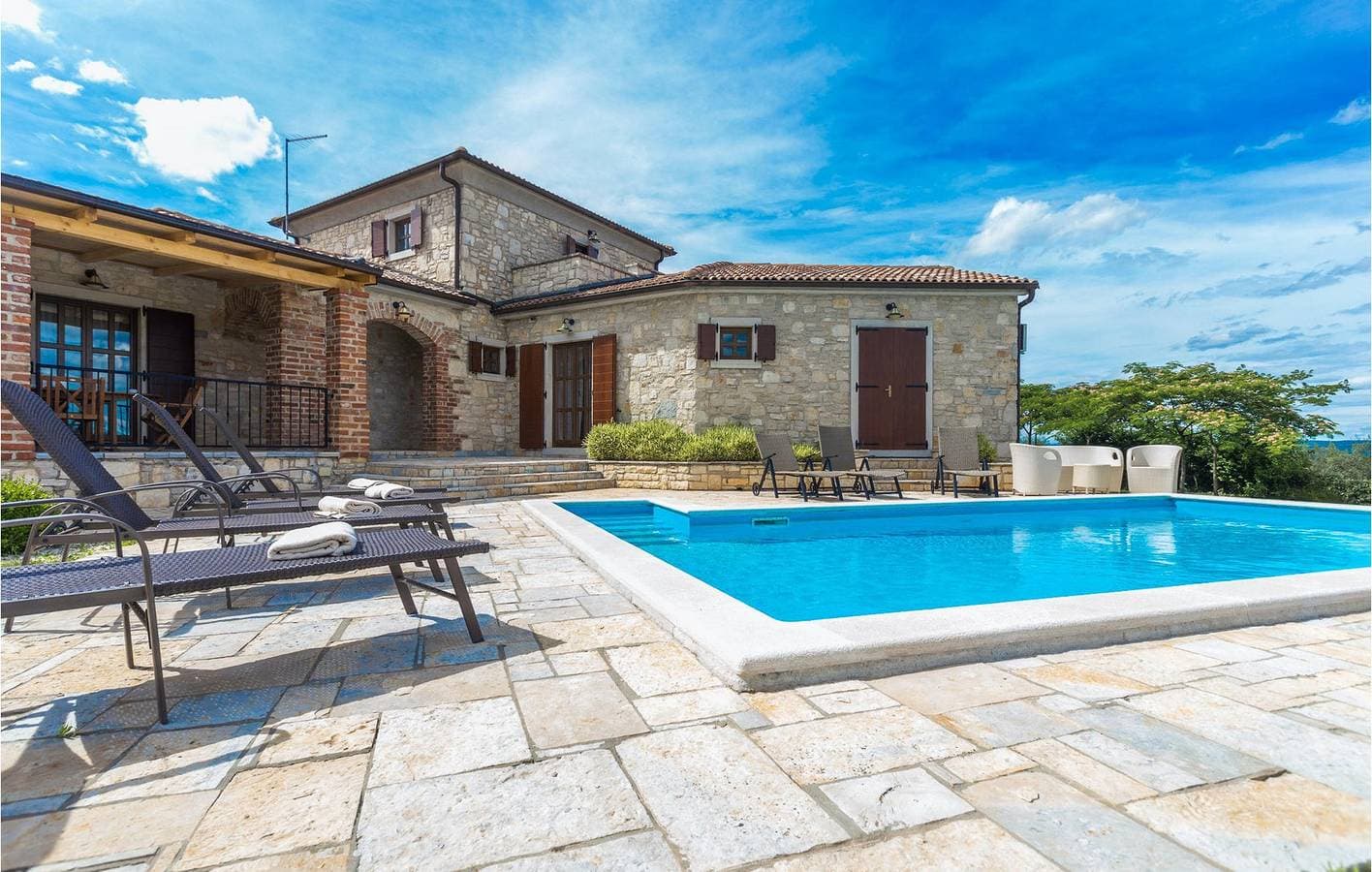 Foto 9 von 35: Geräumige 23 m² große Wohnung mit Pool, Parkplatz und WLAN
