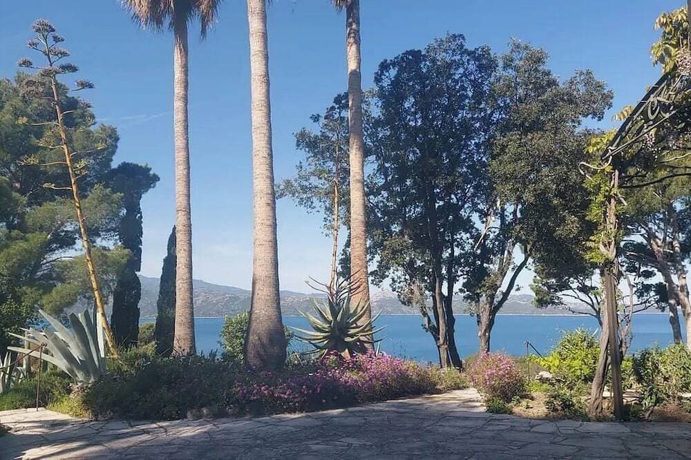 Foto 13 von 30: Herrlicher Meerblick St.Florent  2 einzelne Häuser mit vielen Terrassen und Pool