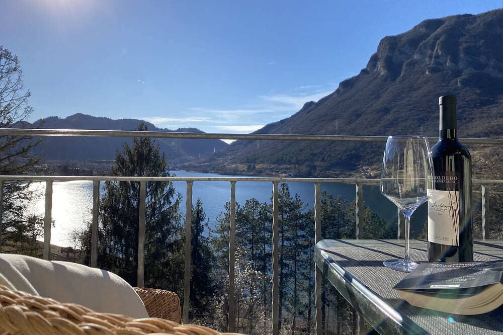 Villa Carlotta Typ C1, toller Blick, großer Balkon, 300m zum See, 4-5 Pers. 1