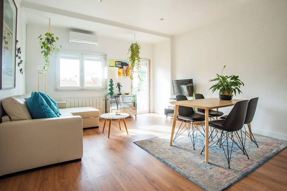 Beautiful apartment on iconic 28 tram line 1