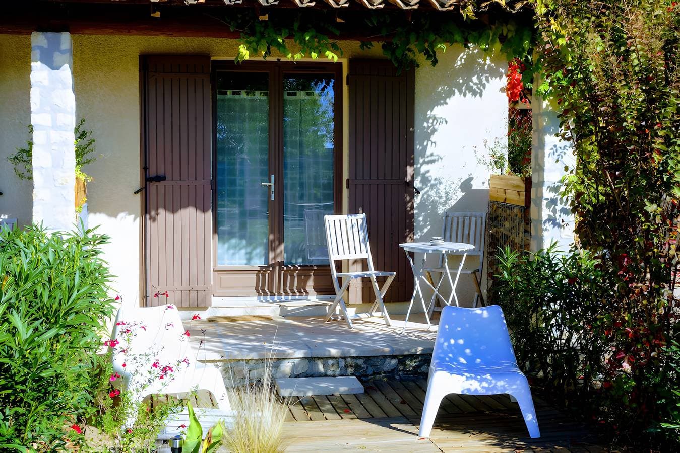 Foto 8 von 19: Gästezimmer „Toucan“ mit privater Terrasse, WLAN und Klimaanlage