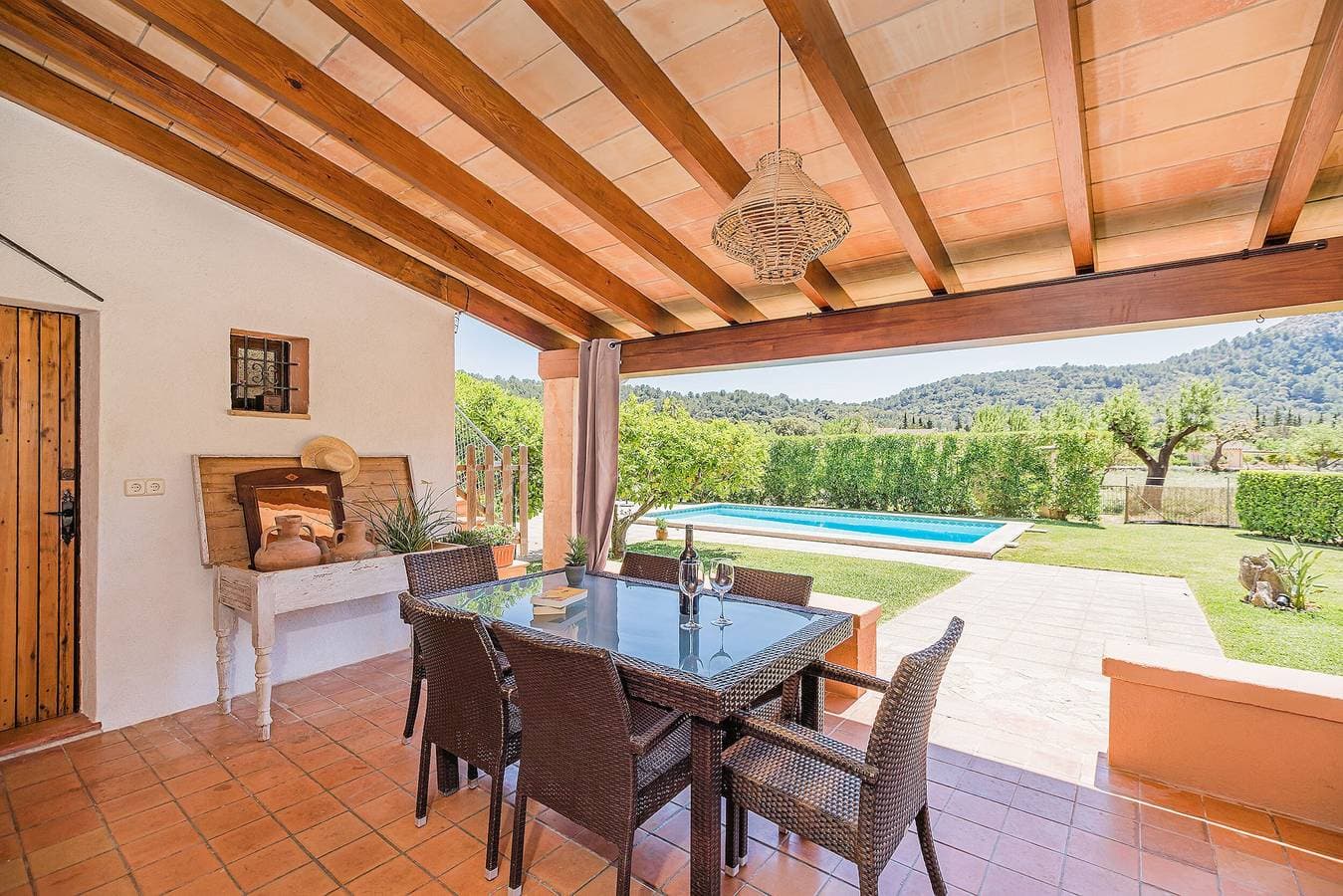 Foto 12 von 27: Villa Cati mit Blick aufs Land, Pool, Garten, Klimaanlage und WLAN