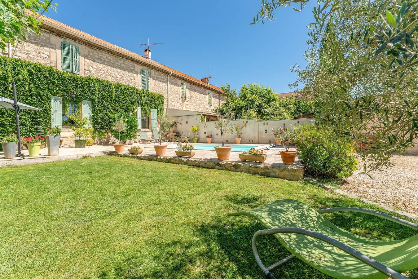 Foto 12 von 21: Gästezimmer „Aux Portes Des Alpilles“ mit Gemeinschaftspool, WLAN und Klimaanlage