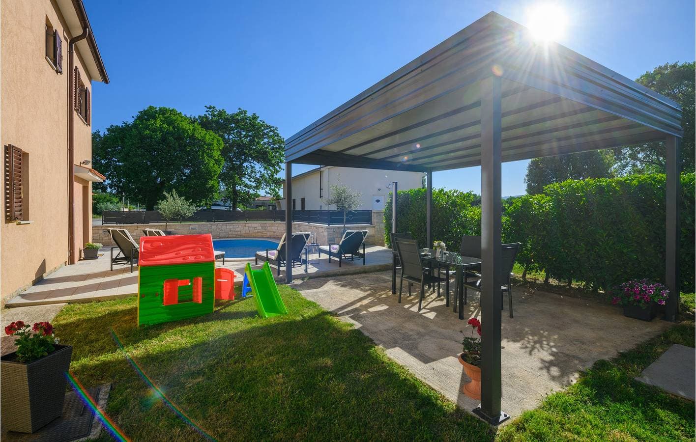 Foto 7 von 47: Modernes Apartment mit 2 Schlafzimmern, Pool, in der Nähe der Küste und des Stadtzentrums