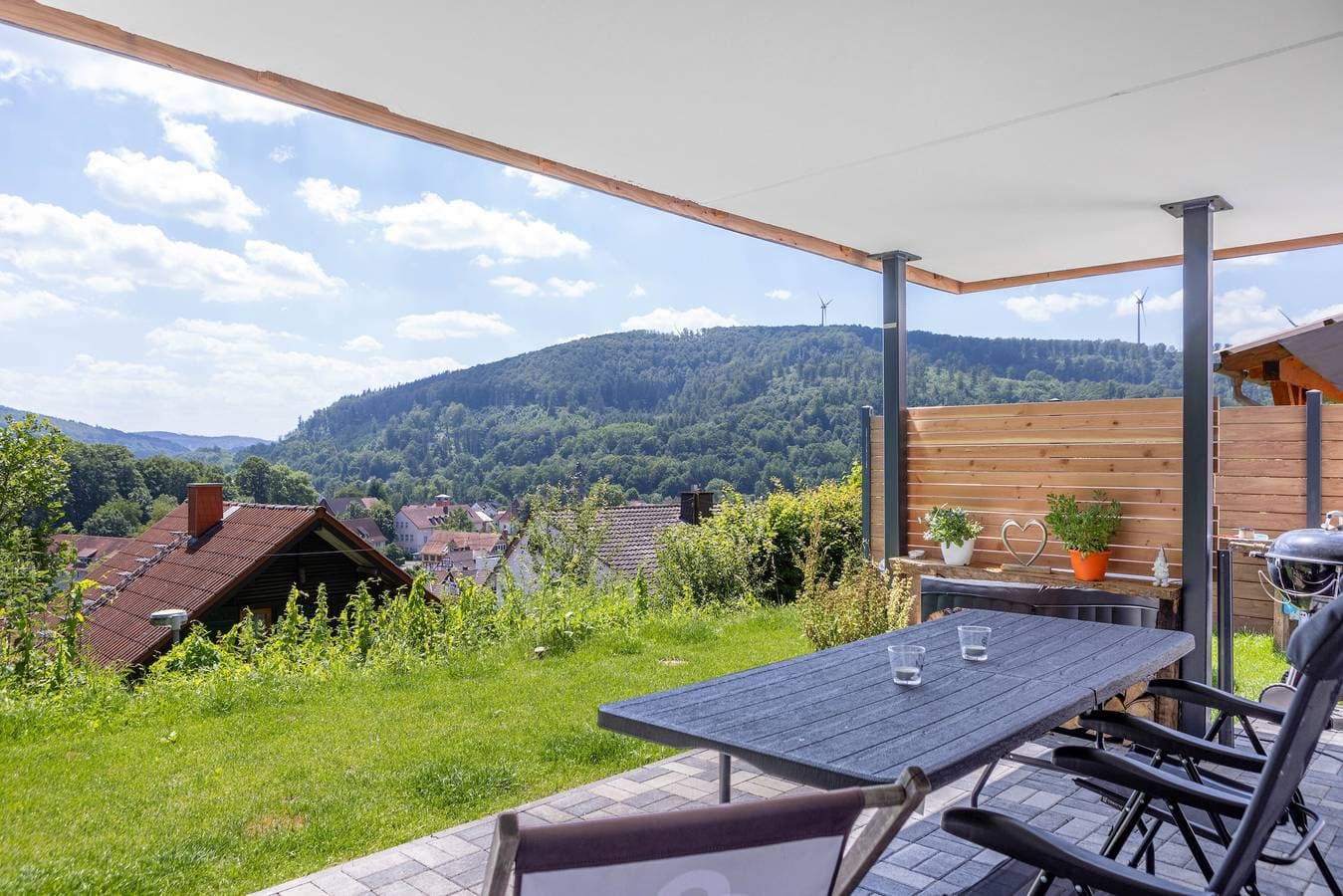 Foto 8 von 21: Ferienwohnung In Helsa mit Bergblick