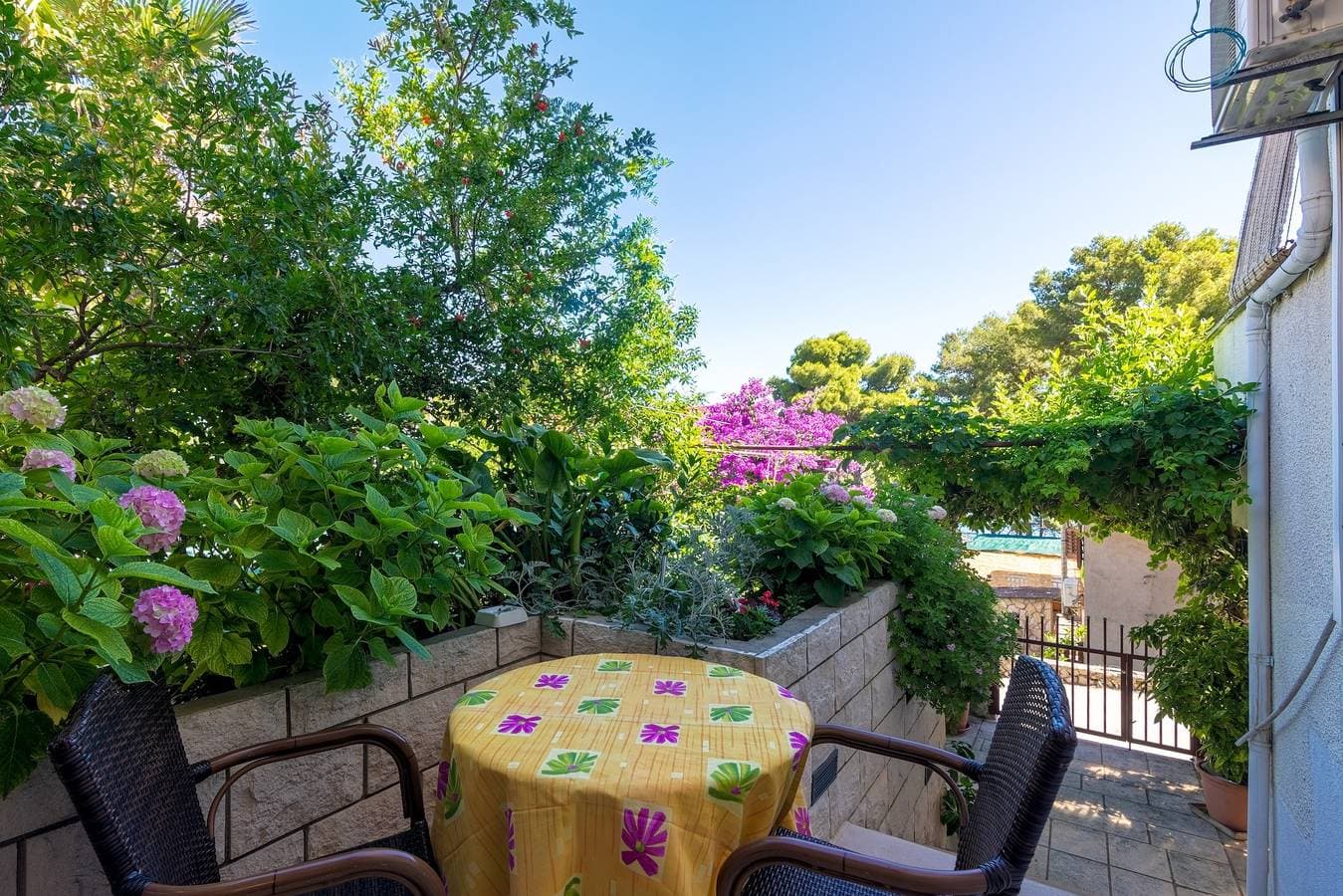 2-Zimmer-Ferienwohnung mit Terrasse Jelsa, Hvar -c 1