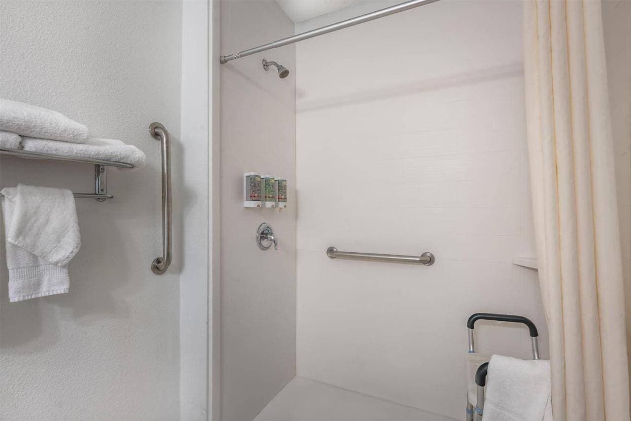 Foto 10 von 10: King Room - Disability Access