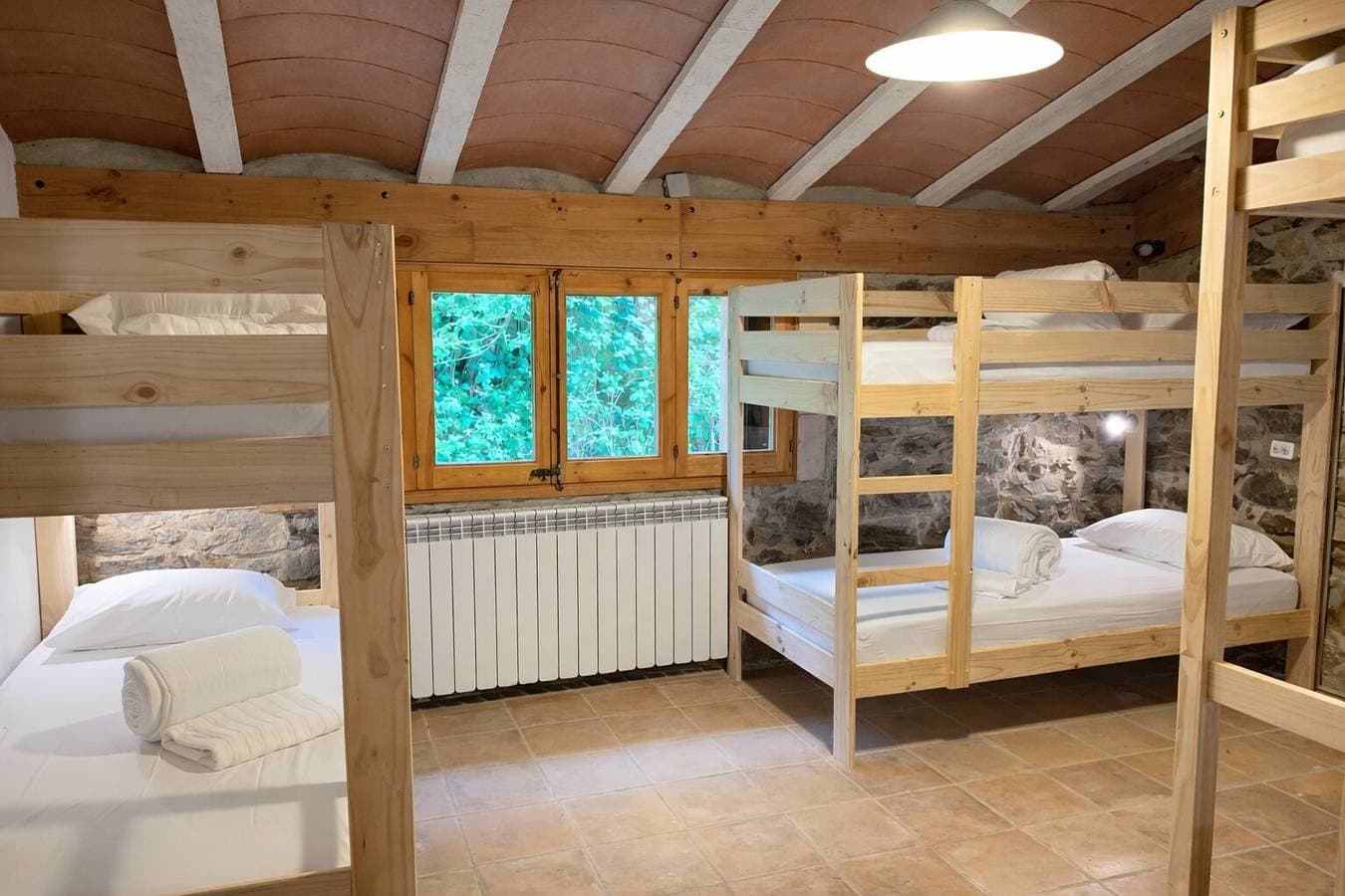 Foto 8 von 31: Casa Rural 'Masia Sa Calma - La Tribu' mit Bergblick, Gemeinschaftsterrasse und WLAN
