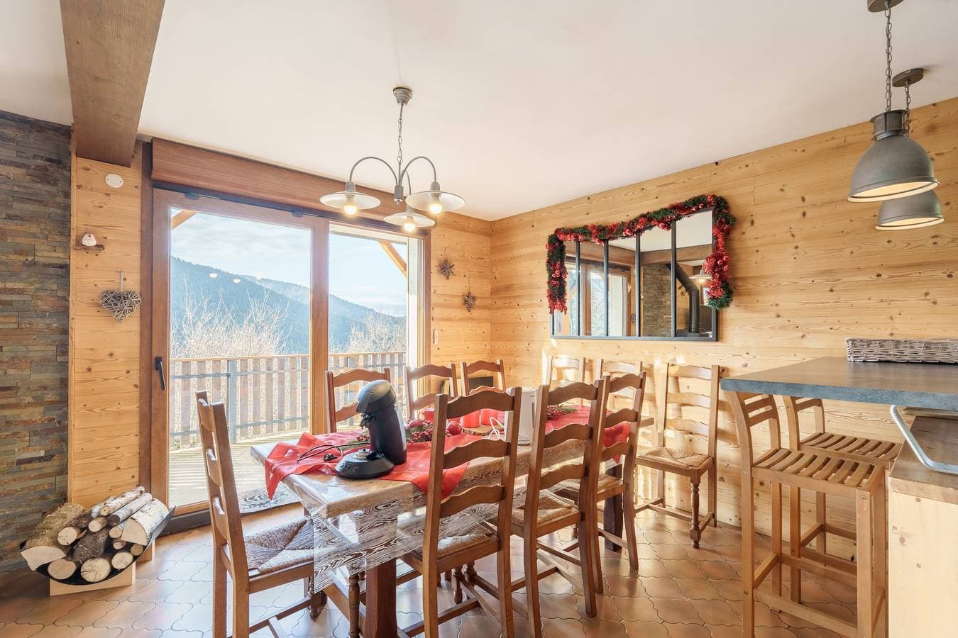 Foto 11 von 15: Chalet für 10 Personen mit Terrasse