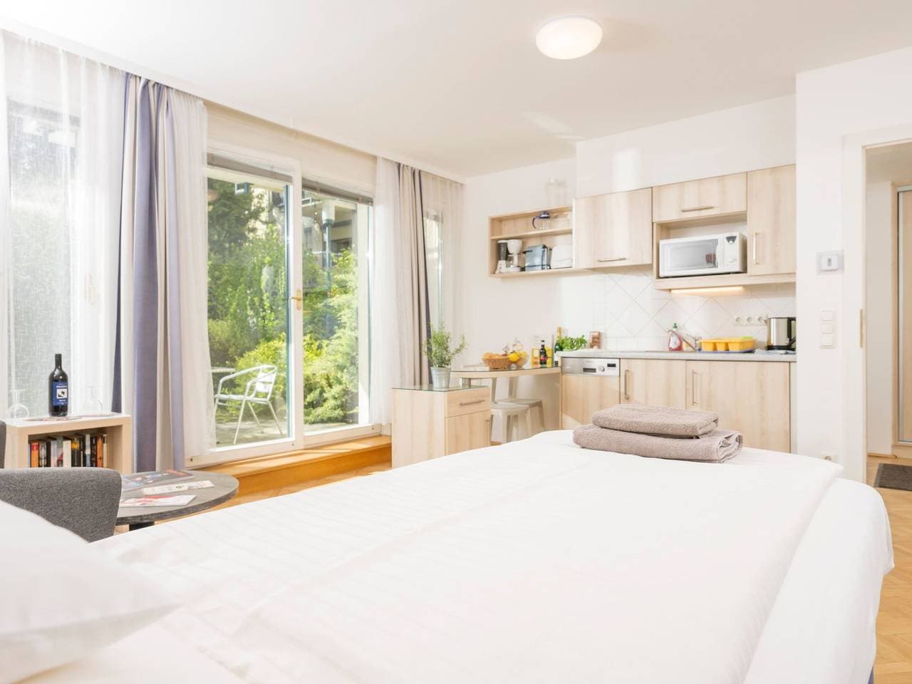 Foto 8 von 17: Studioappartement mit kleinem Garten und Terrasse