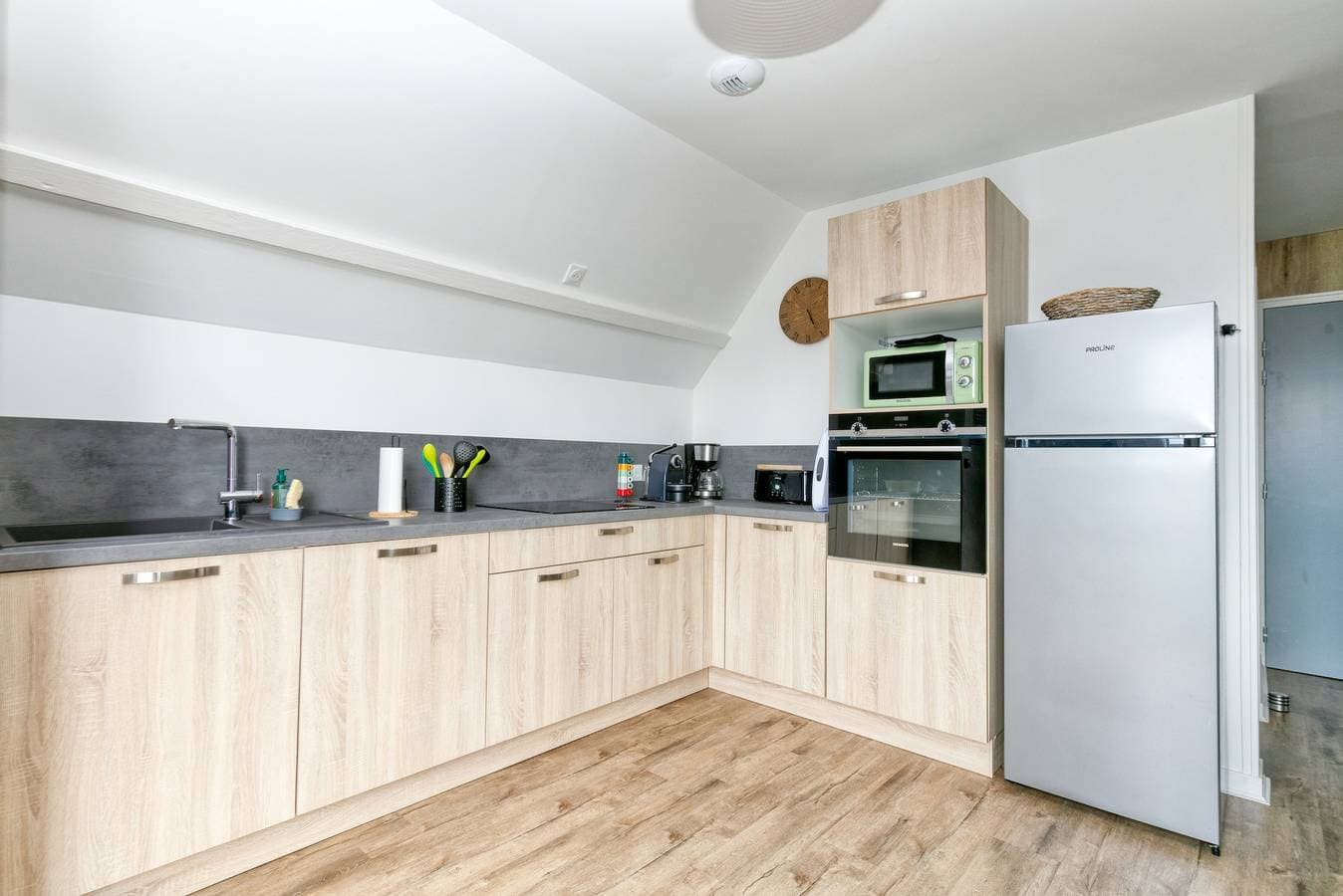 Foto 10 von 23: Ferienwohnung 'Bel Appartement - 2min zum Strand' mit Meerblick und Balkon