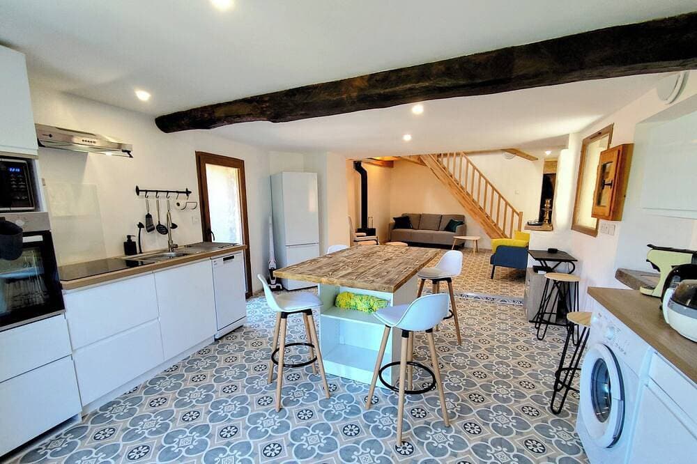 Foto 7 von 17: Stone barn in Catalan village with river. Mountains & beaches. 3 Star rating