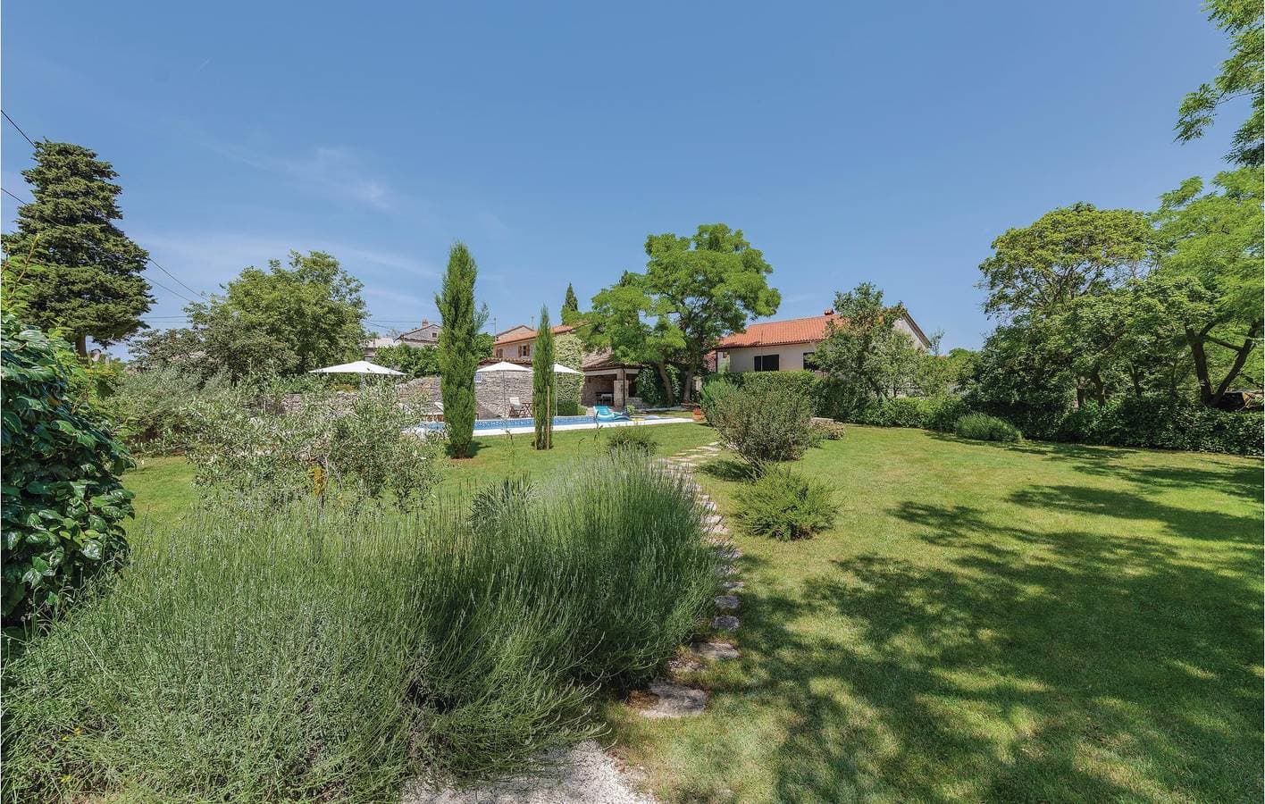 Foto 13 von 36: Gemütliche 2-Zimmer-Wohnung mit Pool und WLAN, nur wenige Schritte vom Zentrum von Butkovići entfernt