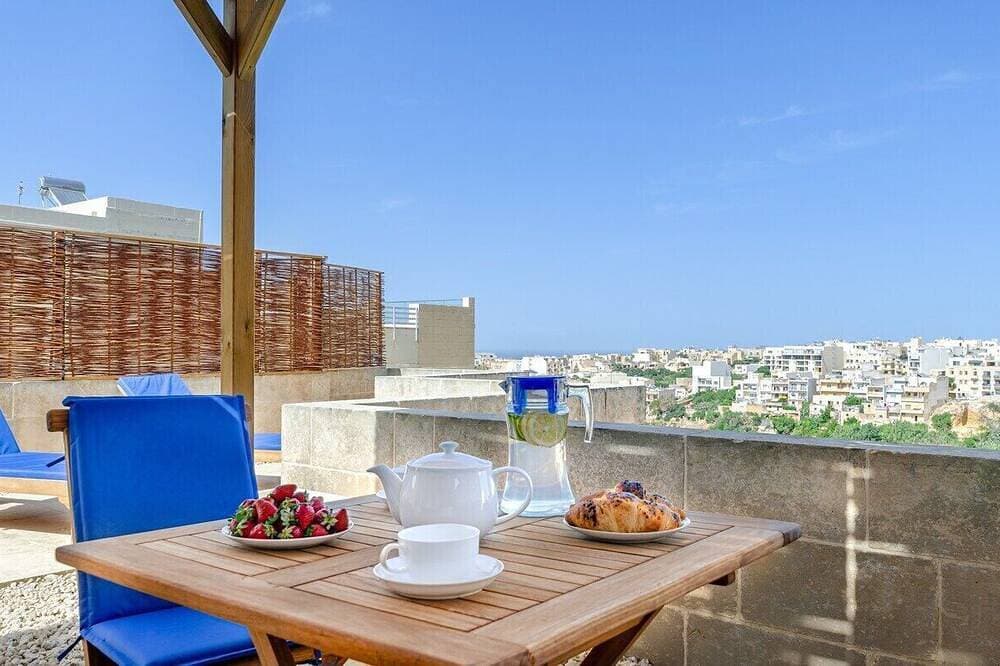 Foto 8 von 15: Gozo Ph w/private Rooftop Hot Tub, Terrace + Views