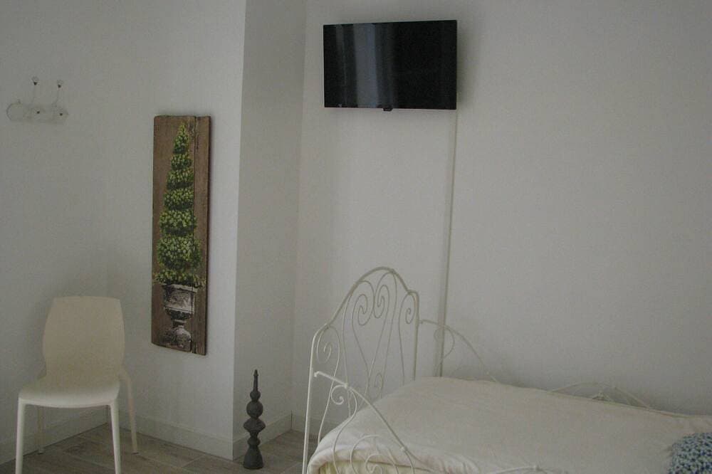 Foto 5 von 9: Geräumiges Zimmer in der charmanten Charentaise