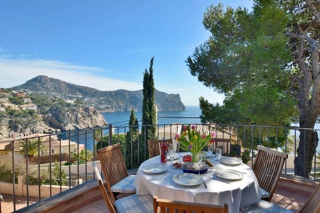 Foto 8 von 25: Charming Villa with Sea Views & Pool. Up to 7 Guests