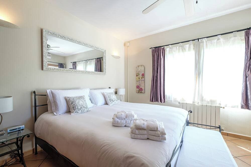 Foto 5 von 30: Villa Marpessa 4 Schlafzimmer In Portals Nous Mit Pool