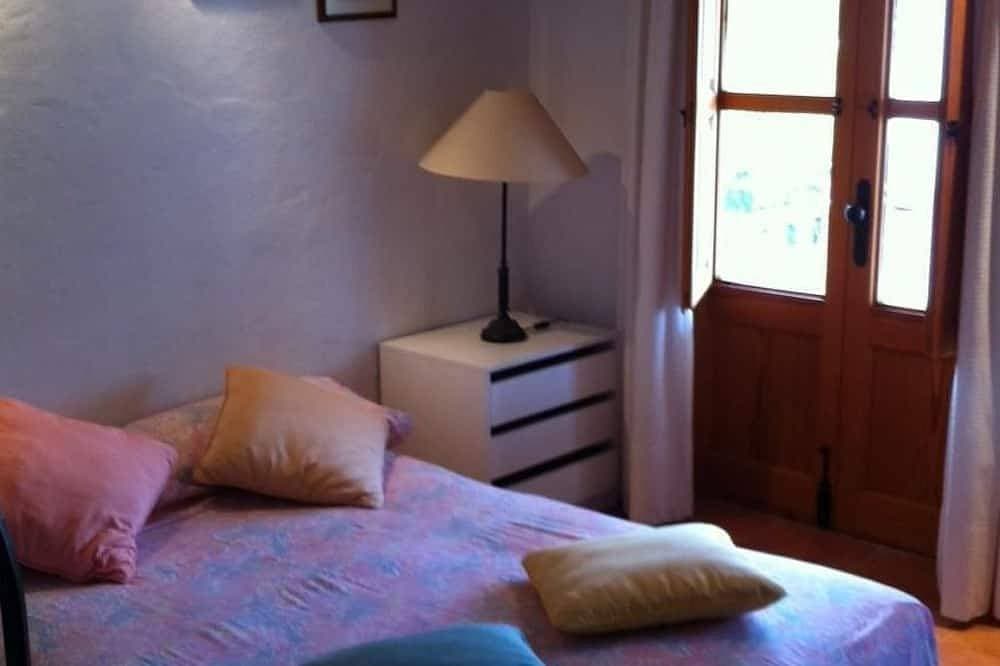 Foto 2 von 30: Renoviertes Ferienhaus in Sant Carles De Peralta mit Eigenem Pool