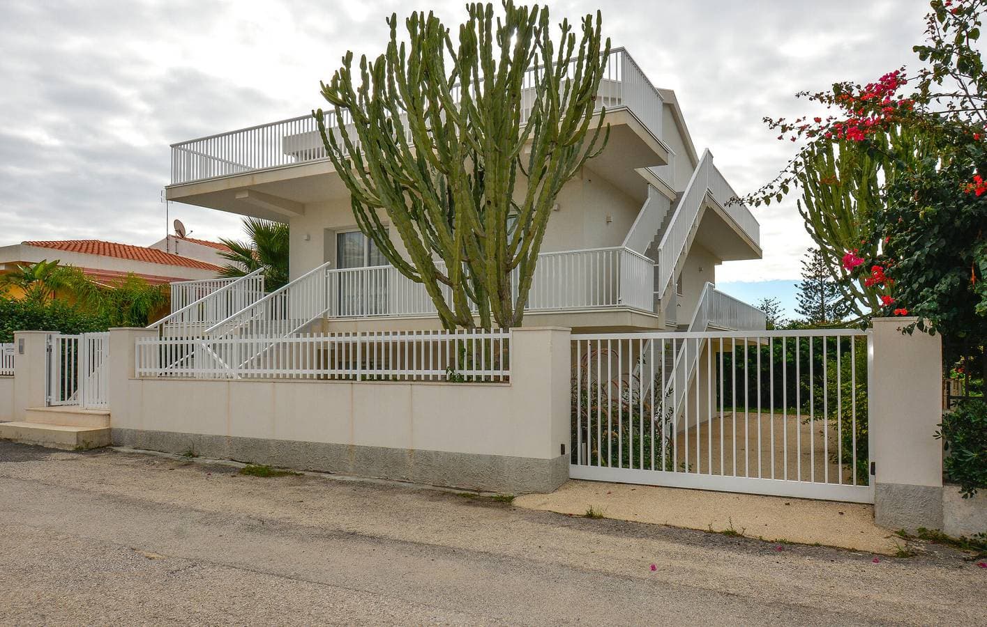 Gemütliches AC-Apartment mit Terrasse, Parkplatz und WiFi 1,5 km vom Strand von Sampieri entfernt 1