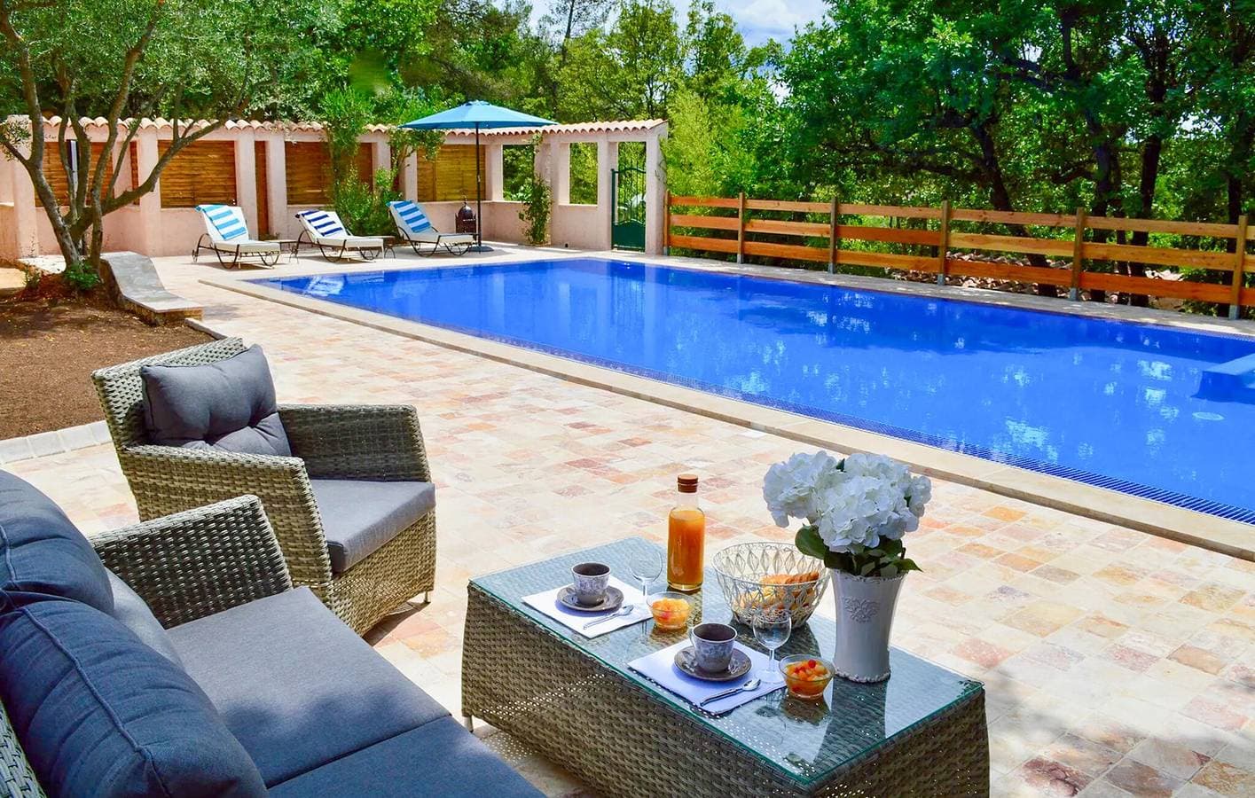 Foto 9 von 17: Moderne 2-Zimmer-Wohnung mit Pool und Terrasse, 1,5 km vom Fluss Florieye entfernt