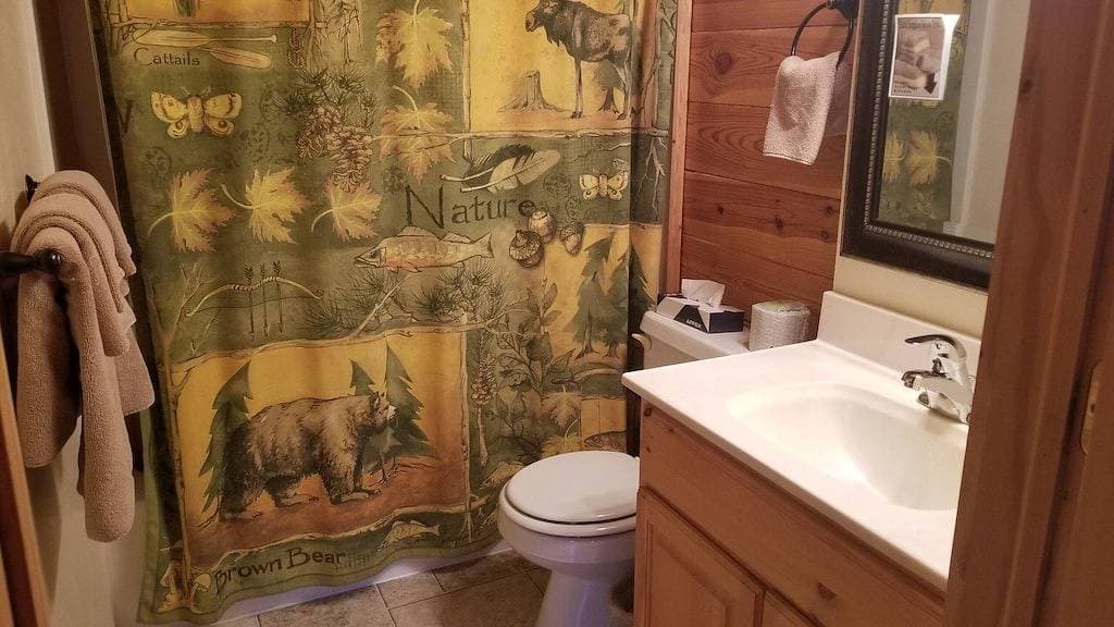 Foto 2 von 14: Hunters Haven # 3 Custom Built Blockhaus, umrahmt von Black Hills National Forest