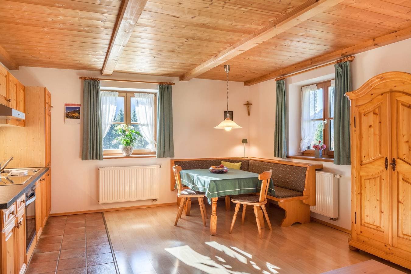 Foto 8 von 41: Ferienwohnung Karwendelblick mit Blick auf die Berge
