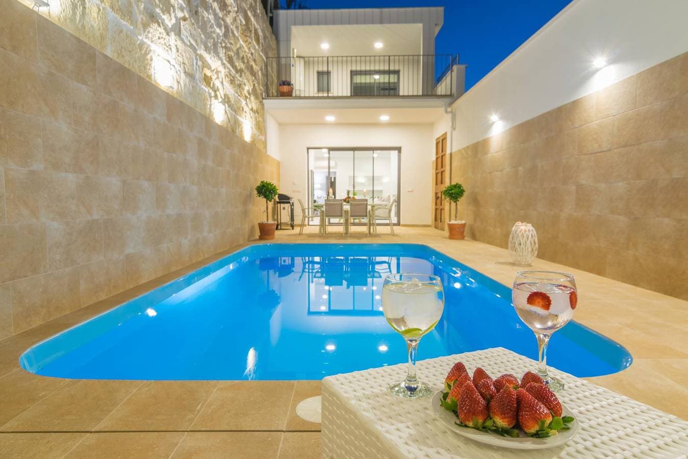 Foto 2 von 44: Can Serra - Modernes Stadthaus mit privatem Pool. WiFi gratis