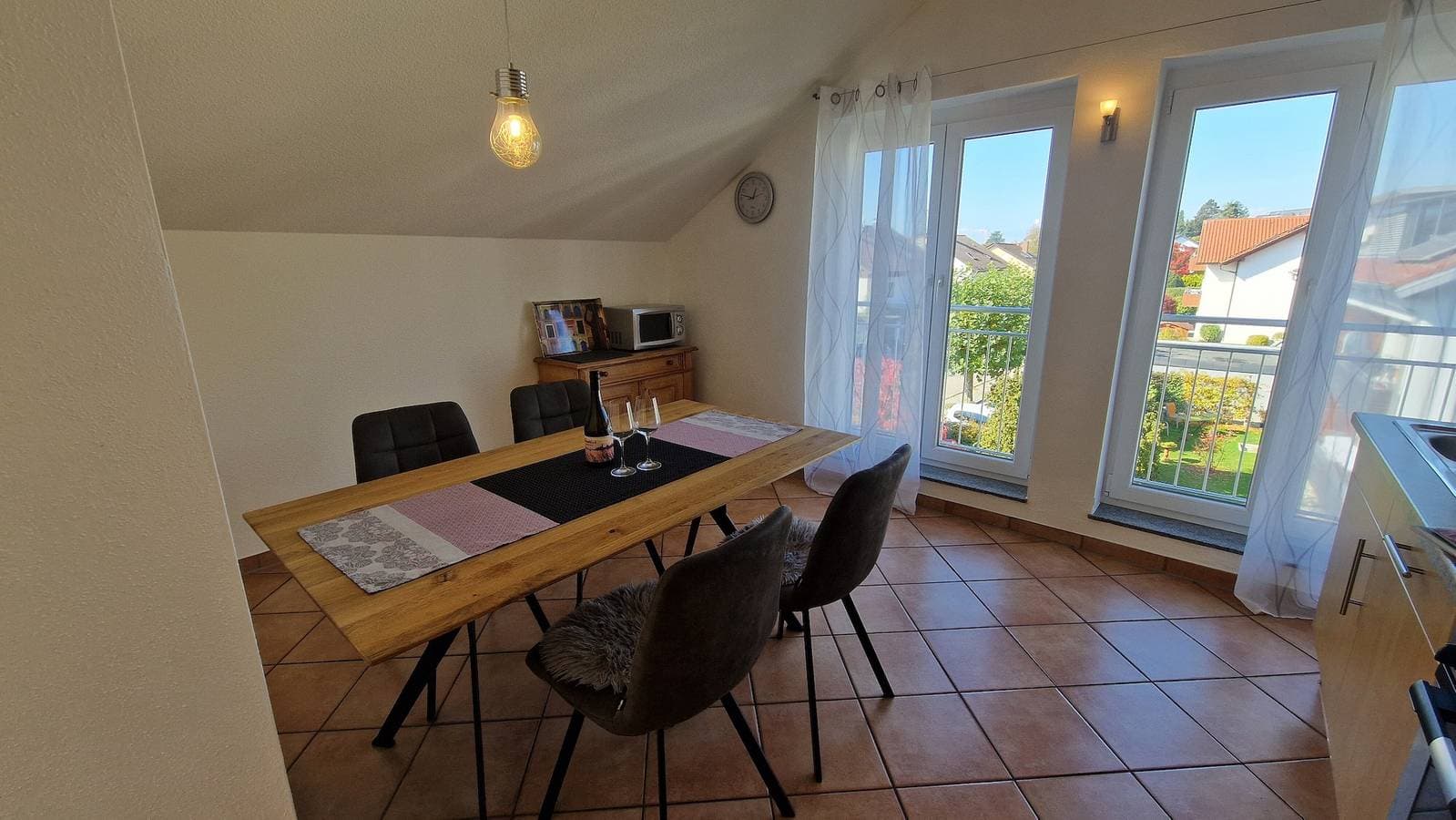 Foto 10 von 34: Ferienwohnung 'Haus Sonnenseite Pfänder' mit Bergblick, Balkon und Wi-Fi