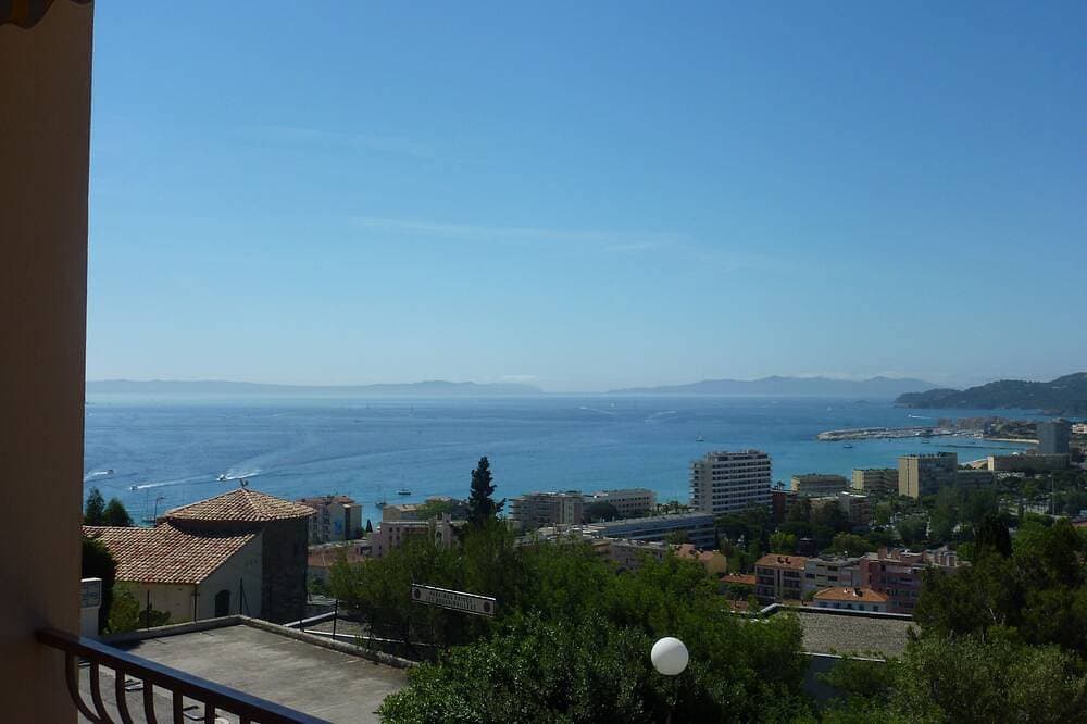 Studio mit Balkon mit Meerblick für 4 Pers. ruhig mit pool, parkplatz und keller 1
