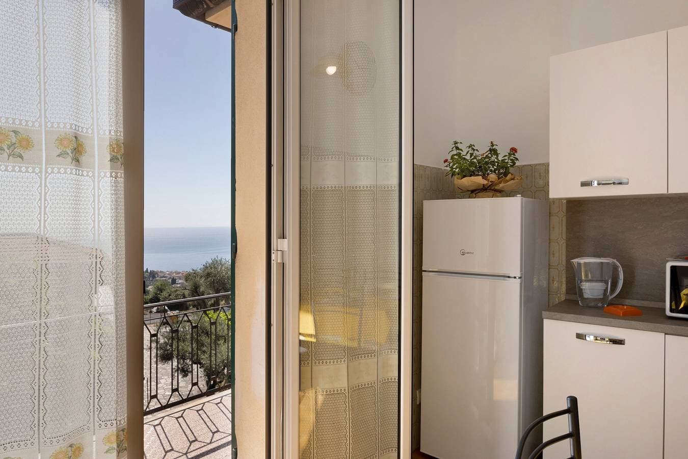 Foto 11 von 26: Haustierfreundliche Ferienwohnung I Girasoli mit Meerblick und WLAN